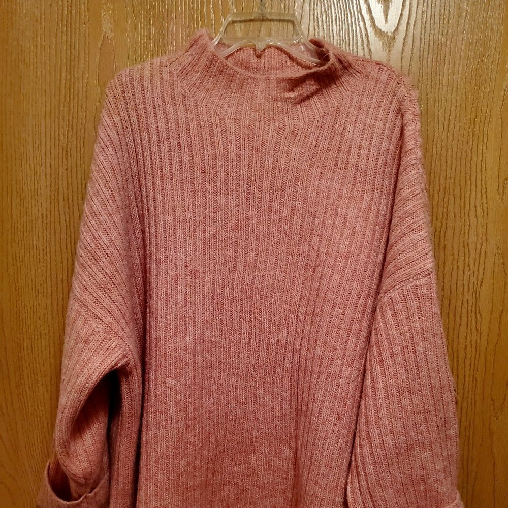 Big comfy adorable soft pink Old Navy 4X tunic length sweather